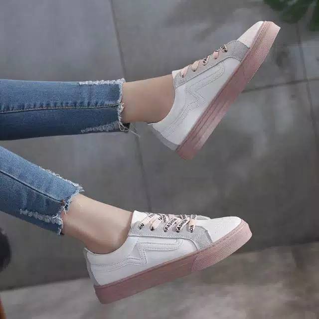 Sepatu Sneakers Kanvas Wanita Casual Import Sport Shoes Original Hitam Putih Onlinemall (8805)-5