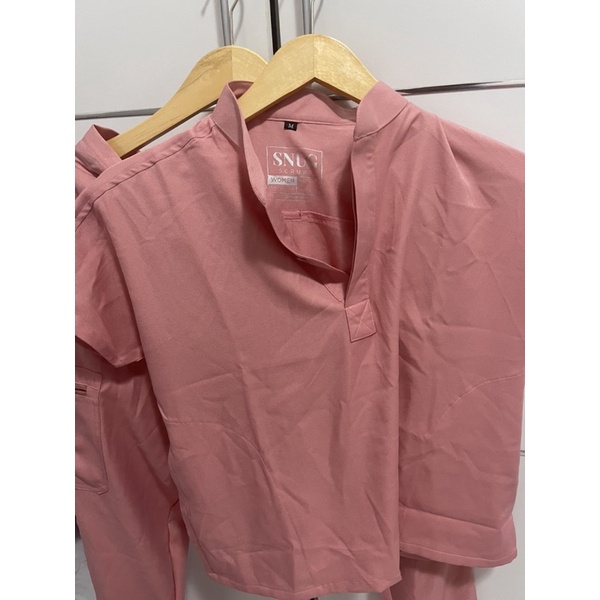 Baju Jaga Scrub Snug Preloved Ukuran M Warna Salmon Rose