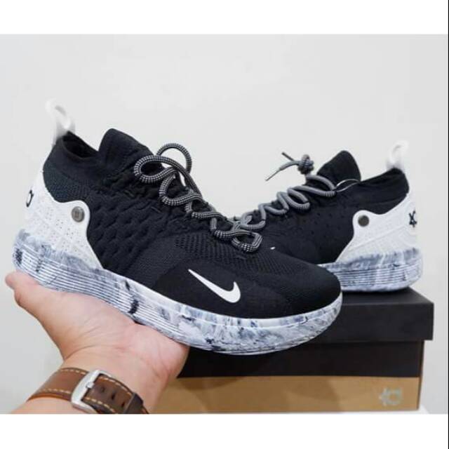 Sepatu basket kd 11 low black white