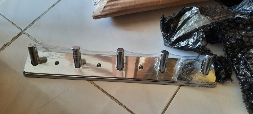 Gantungan Baju Kamar Mandi Handuk Dinding Tempel Kapstok Soligen