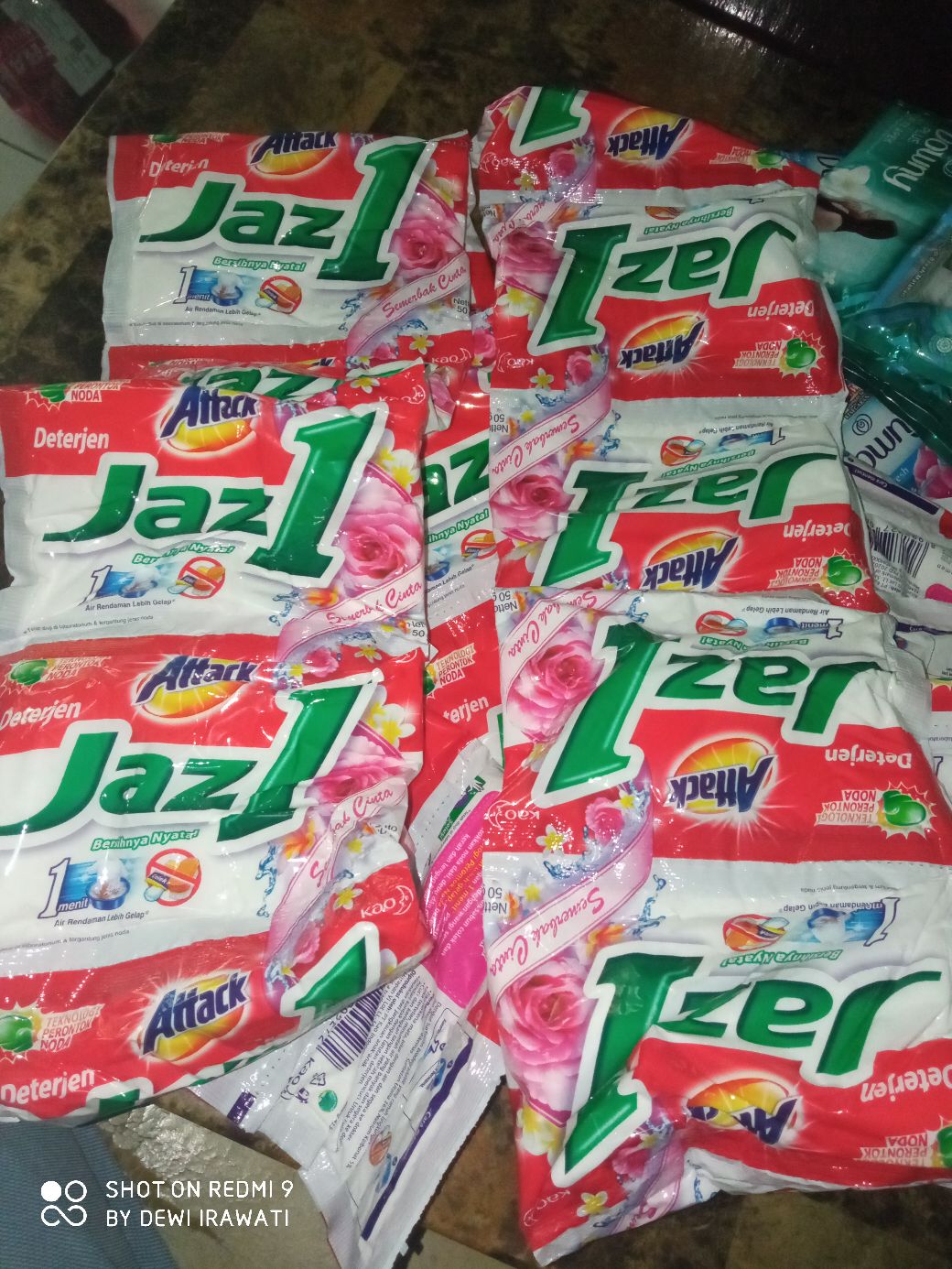 Detergent Attack Jazz 1 Renceng Isi 6 Pcs
