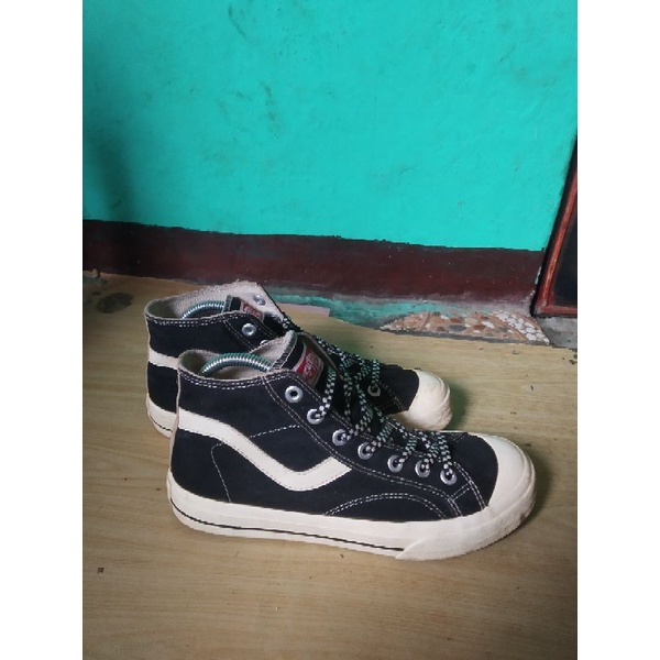 sepatu ventela public high bekas