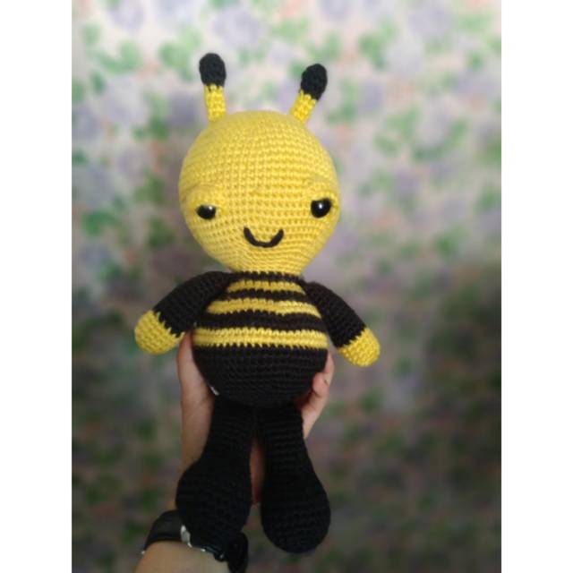 Amigurumi bee