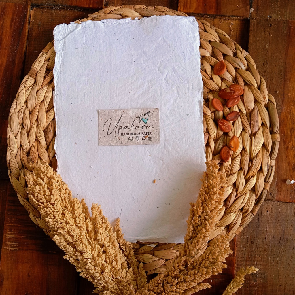 

Kertas Daur Ulang A5 l White l Upakara Handamde Paper l Ramah Lingkungan l A5