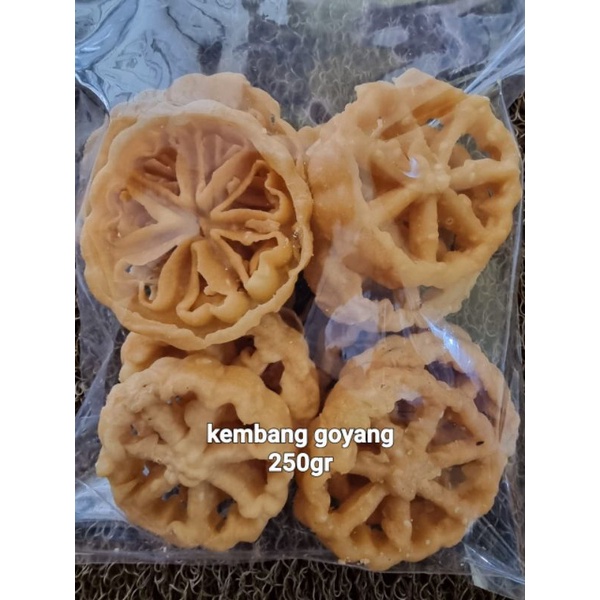 

Kue Kembang Goyang