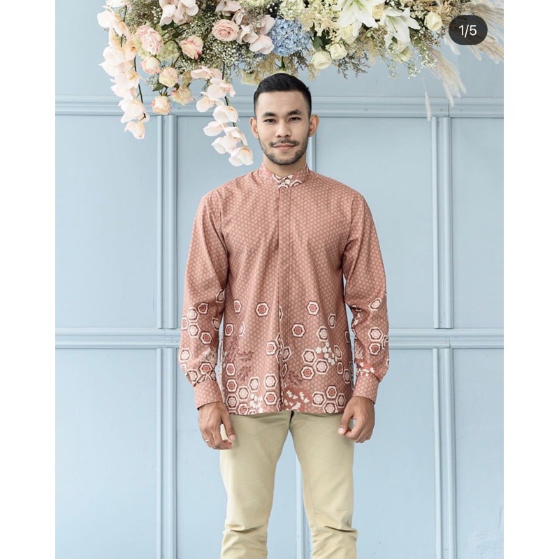 Laksamana Shirt Wearing Klamby
