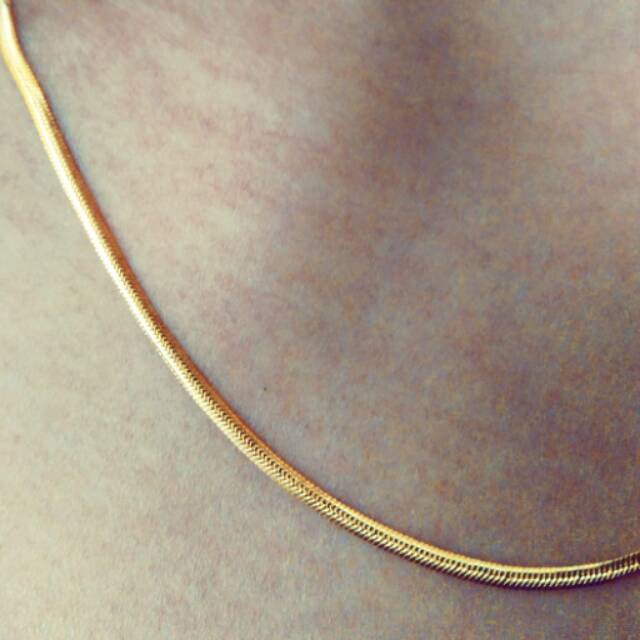 Kalung wanita gold titanium pipih