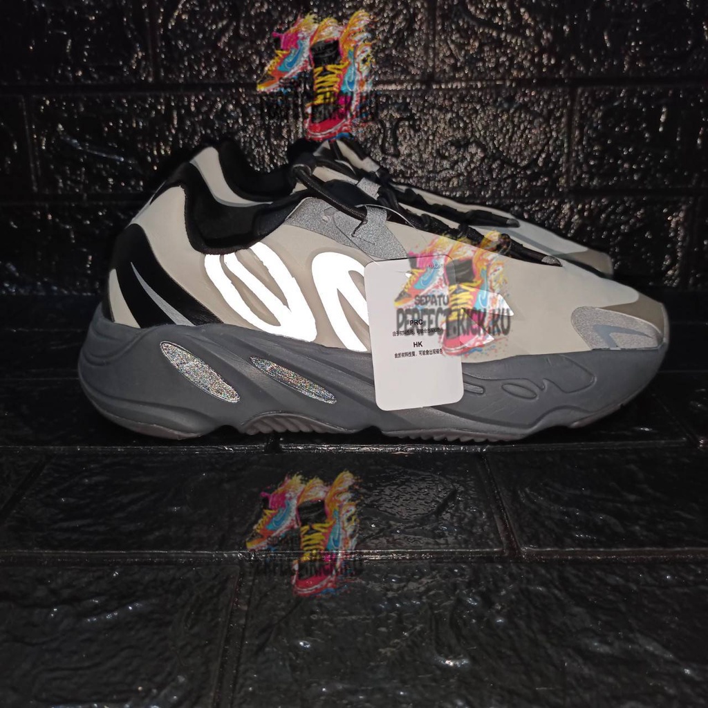 SEPATU YEEZY BOOST 700 MNVN BONE PREMIUM ORIGINAL