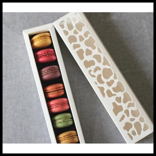 

Box Kotak Bingkisan Hampers Rainbow Packaging Ulang Tahun Putih