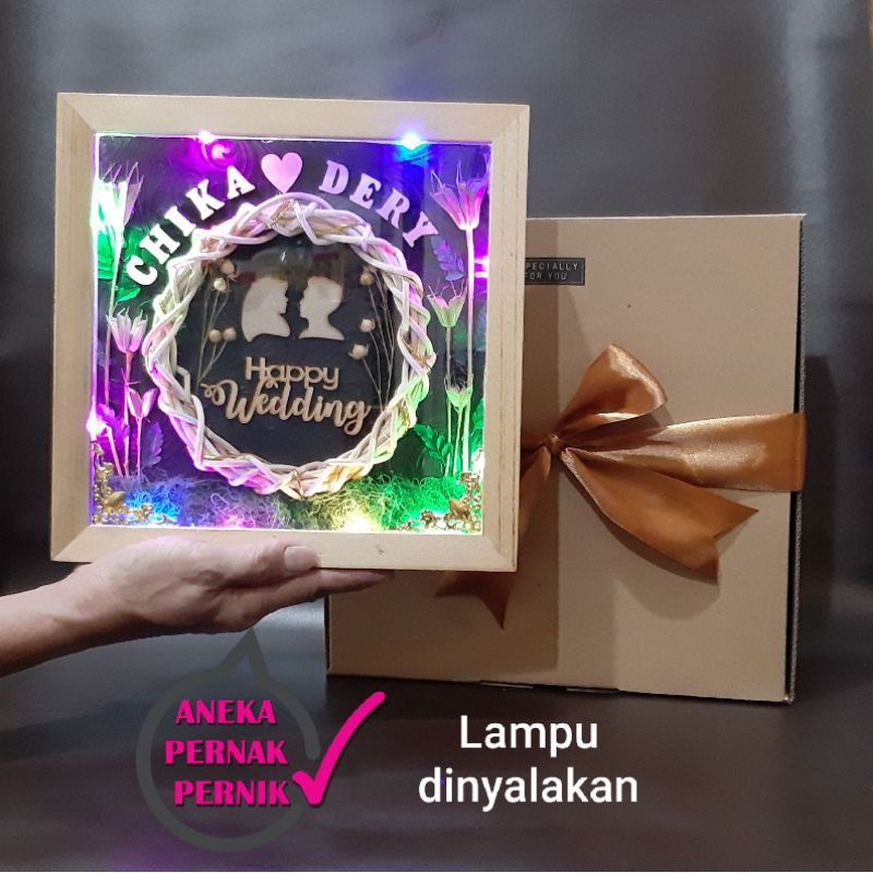 Kado Frame Kayu 3D Kaca Free Lampu dan Baterai