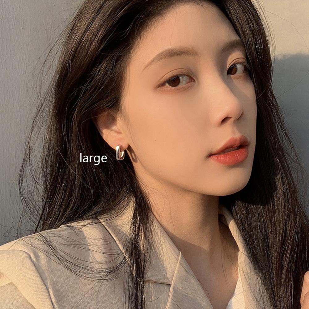 Anting Hoop Agustina Hadiah Fashion Warna Emas Mengkilap Kesederhanaan Geometris Ear Stud