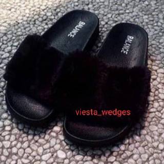 Selop Sandal Bulu Balance  Shopee Indonesia