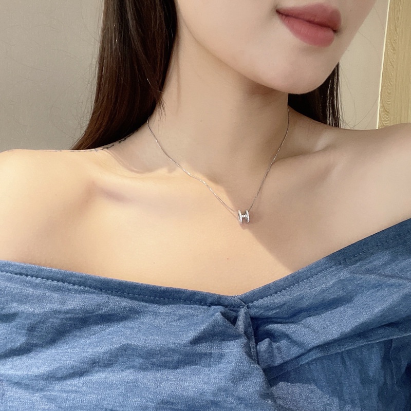 We Flower Kalung Liontin Huruf H Aksen Kristal Kilau Warna Silver Untuk Wanita