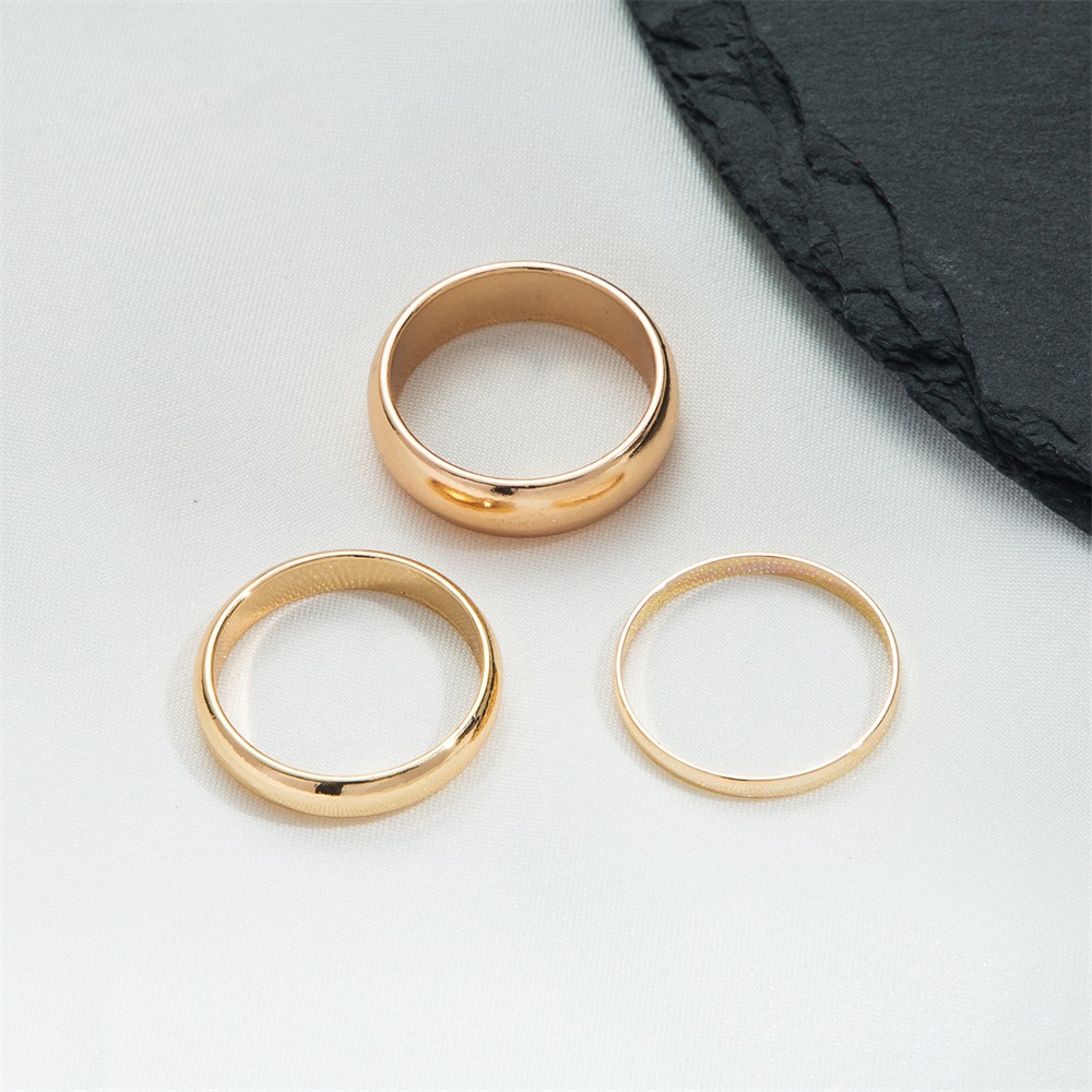 3pcs / Set Cincin Warna Emas Gaya Simple Fashionable Untuk Wanita