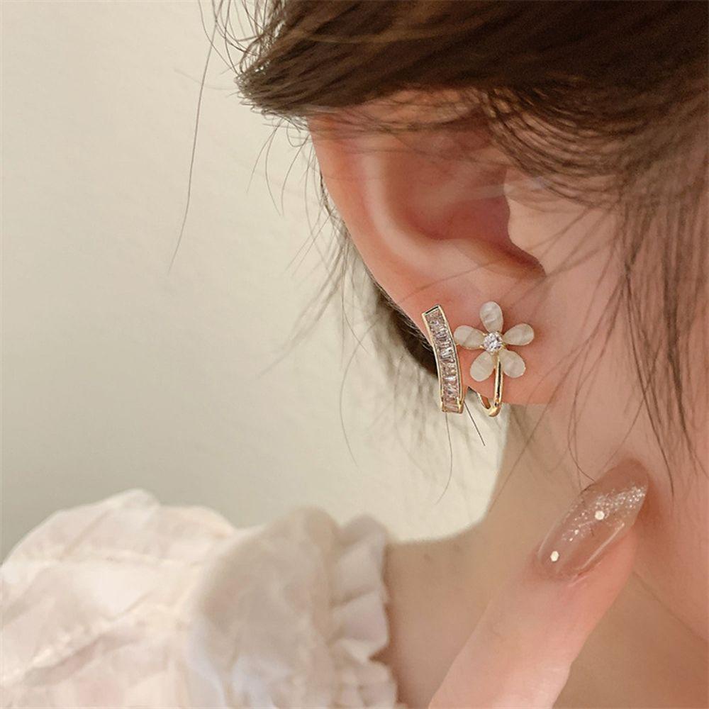 Lily Stud Earrings Fashion Mutiara Logam Berlian Imitasi