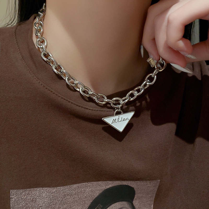 2021 New Black Triangle Letter Pendant Necklace Female Summer Clavicle Chain Design Sense All-match Trendy Sweet Heart Jewelry