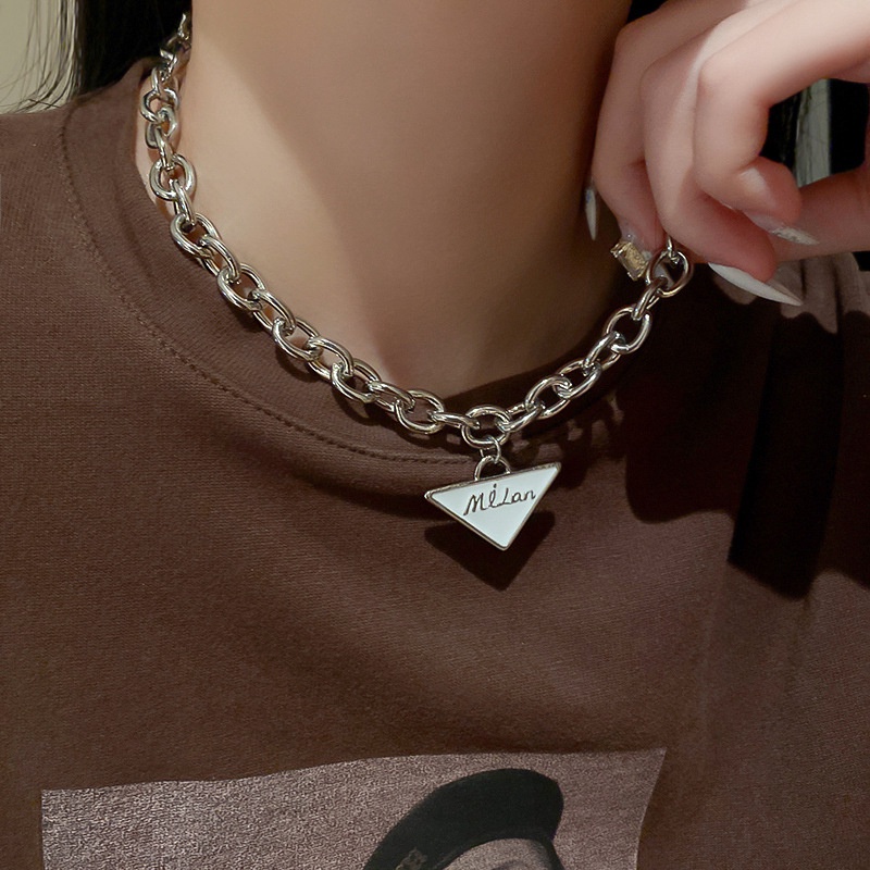 2021 New Black Triangle Letter Pendant Necklace Female Summer Clavicle Chain Design Sense All-match Trendy Sexy Girl Jewelry