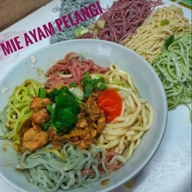 

Mie Ayam Pelangi tanpa bhn pengawet..pewarna alami dr buah & sayur