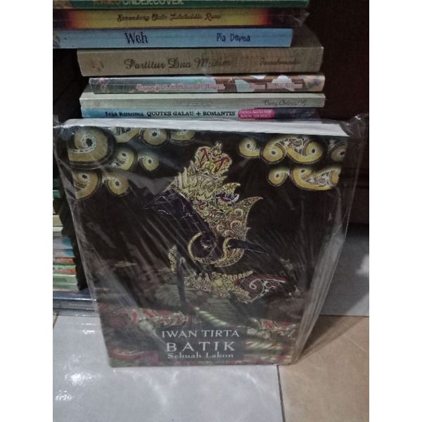 BUKU BATIK IWAN TIRTA BATIK SEBUAH LAKON