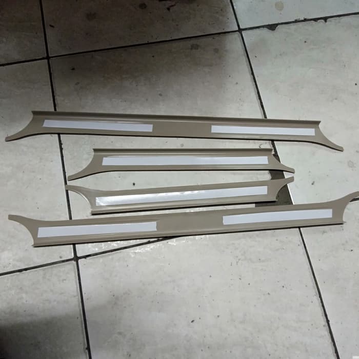 silplate sill plate samping pintu mobil toyota fortuner 2004 sampai 2015 CREAM 2014 2013 2012 2011 2010 2009 2008 2007 2006 2005