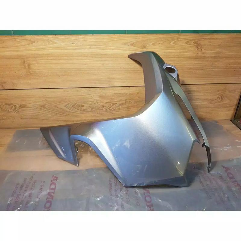 BODY DEPAN KANAN - COVER RIGHT FRONT AHM 64501-K0W-N00ZF SILVER original