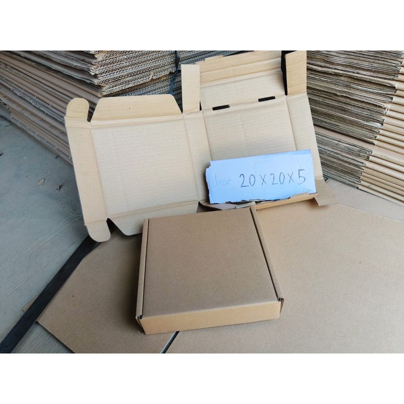 

diecut box 20x20x5 cm, kotak pizza