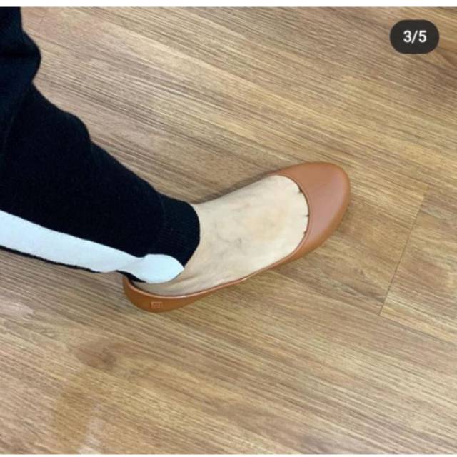 guys zaxy store di sogo lagi sale flat shoes cuma 250K belum jastip 5K
