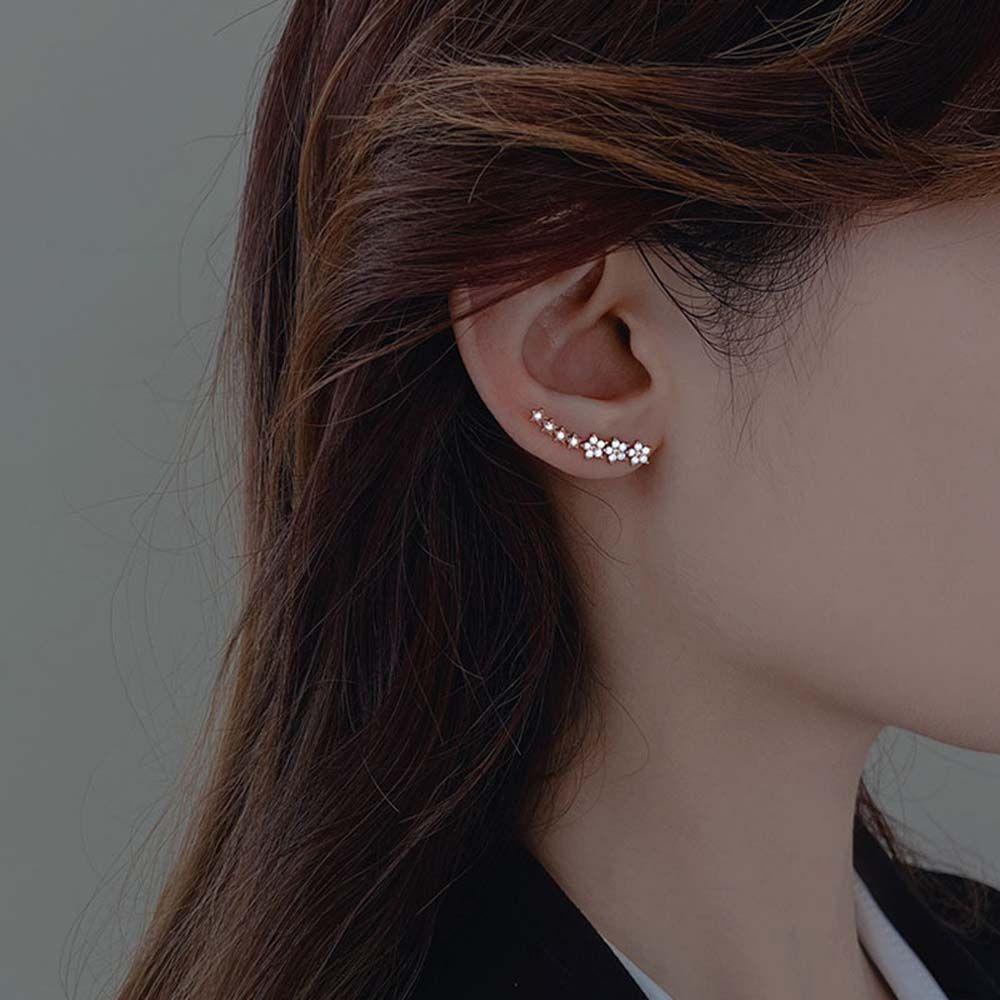 Anting Stud Desain Bunga Geometris Aksen Berlian Imitasi Gaya Minimalis Untuk Fashion