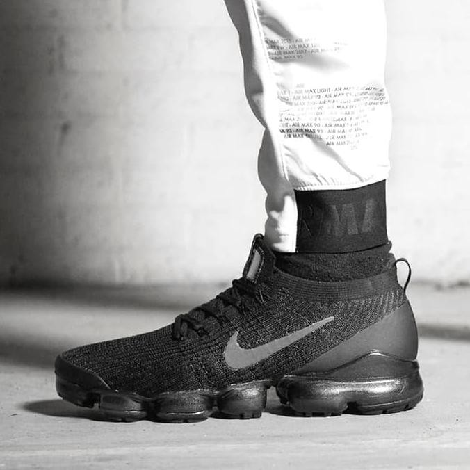 triple black flyknit 3