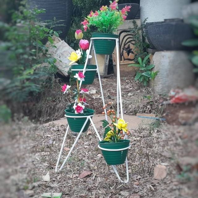 Rak standing  pot  bunga dari besi  4 lubang diameter 10 cm 