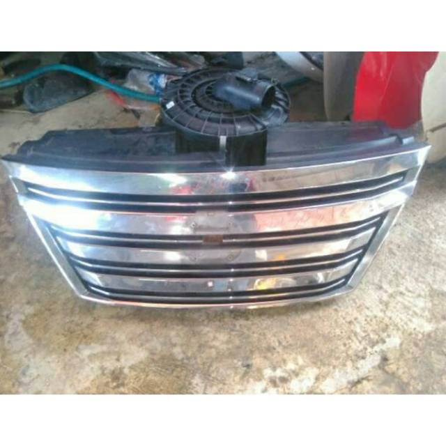 Grill nissan serena 2017