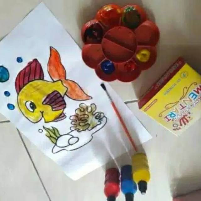 

Kuas lukis dan palet lukis / alas lukis