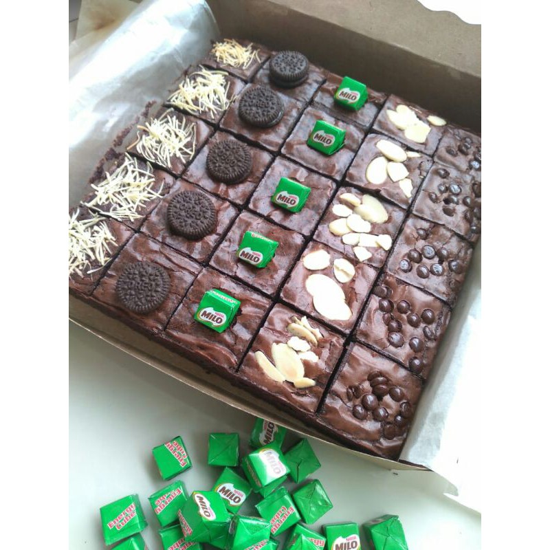 

Brownies sekat by Dewi kitchen/ brownies potong/ brownies chewy brownies premium/brownies shiny