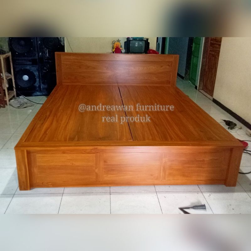 Dipan Minimalis Alas Blok Kayu Jati Pilihan Laci Samping