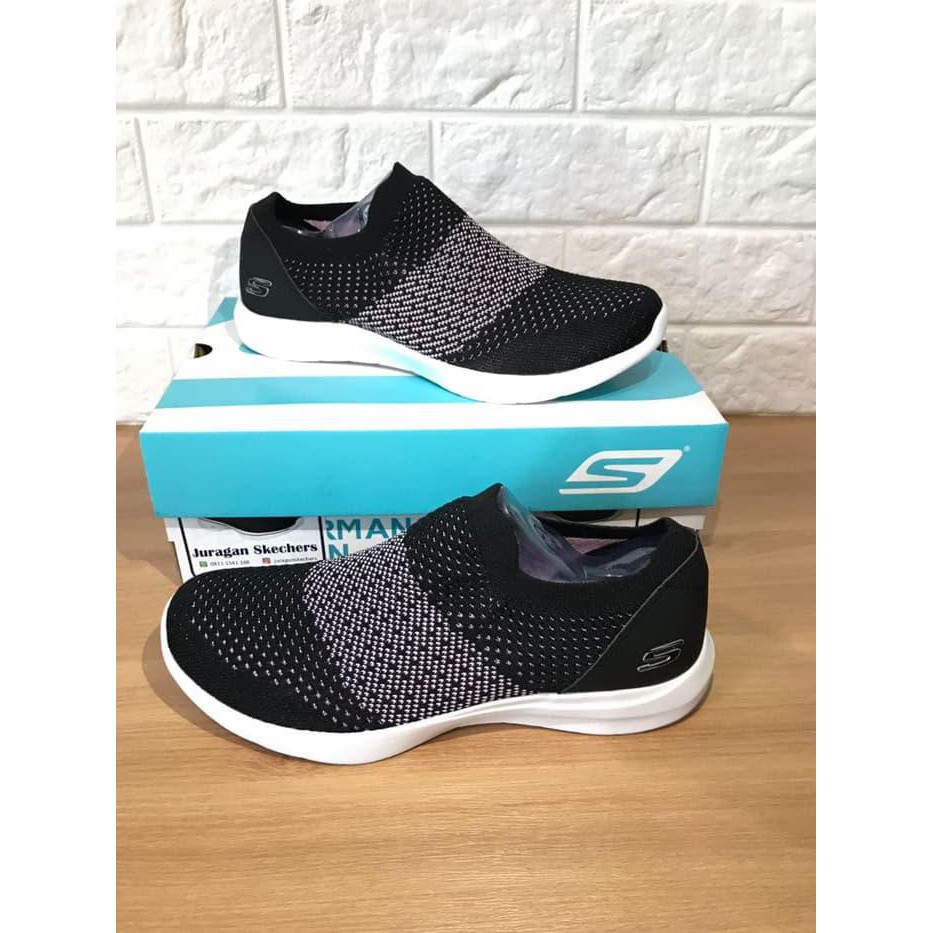 Sepatu Sketcher Skechers Studio Comfort