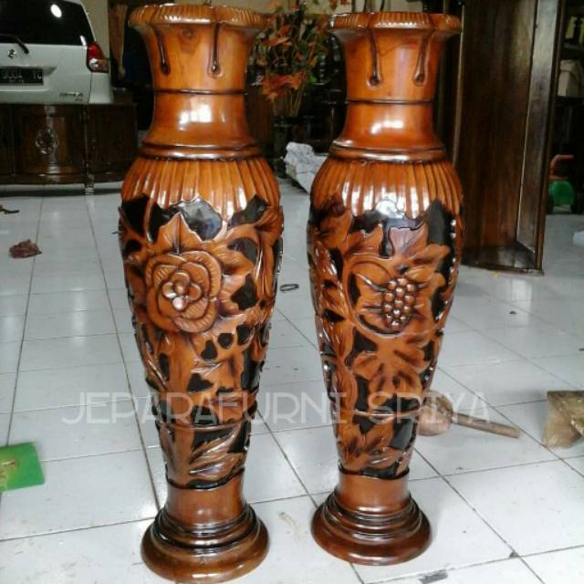Guci Kayu Motif Ukir.
