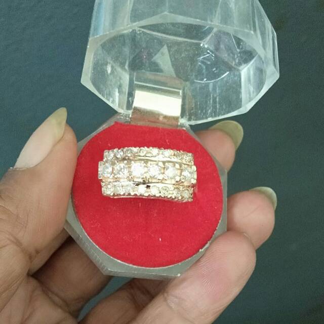 Berlian medan cincin baris 3 tingkat
