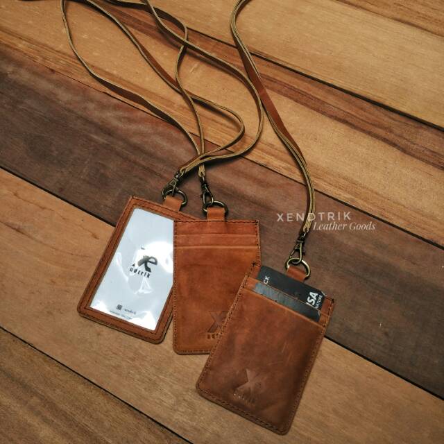 

Xendtrik Hang Tag name Card Holder 3 Slot Leather Gantungan ID card Kartu Name Tag