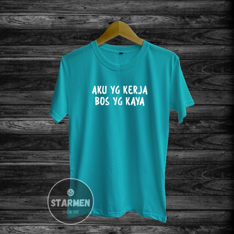 Kaos Distro Pria T-Shirt Motif Kata Kata AKU YANG KERJA BOS YANG KAYA