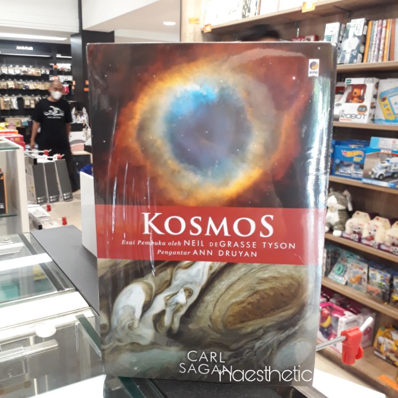 Buku Kosmos esai pembuka oleh deGrasse Tyson pengantar Ann Druyan