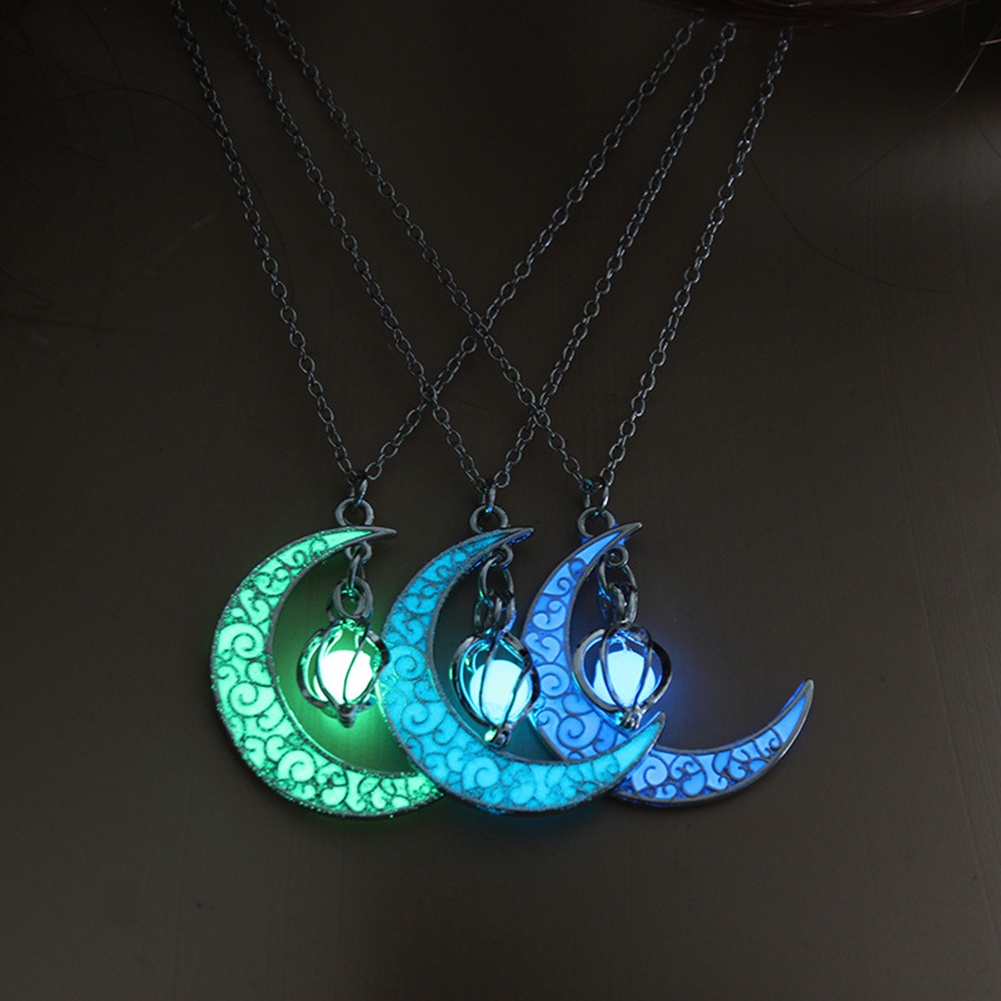 Kalung Rantai Liontin Bulan Sabit Hollow Luminous Untuk Wanita