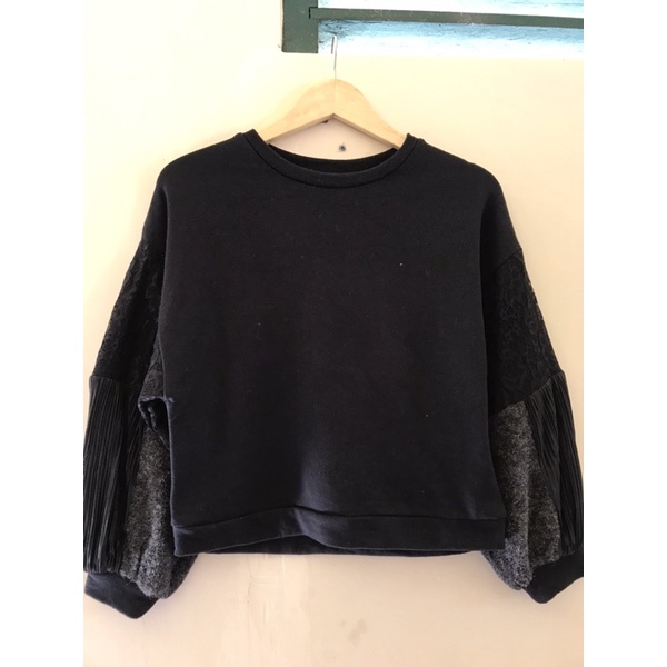 CN/ CREWNECK CROP BALON HITAM