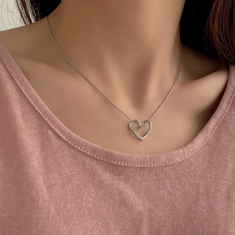 Kalung Rantai Liontin Hati Hollow Warna Silver Anti Karat Untuk Wanita