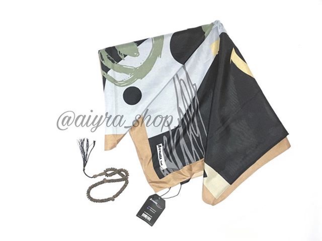 Hijab segi empat motif azzura