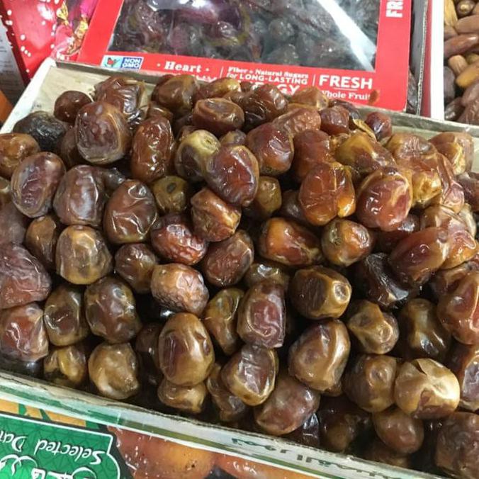 

Buruan Beli Kurma Basah Sukari 500Gr Sukkari Korma Nabi Dates Oleholeh Haji Sokari