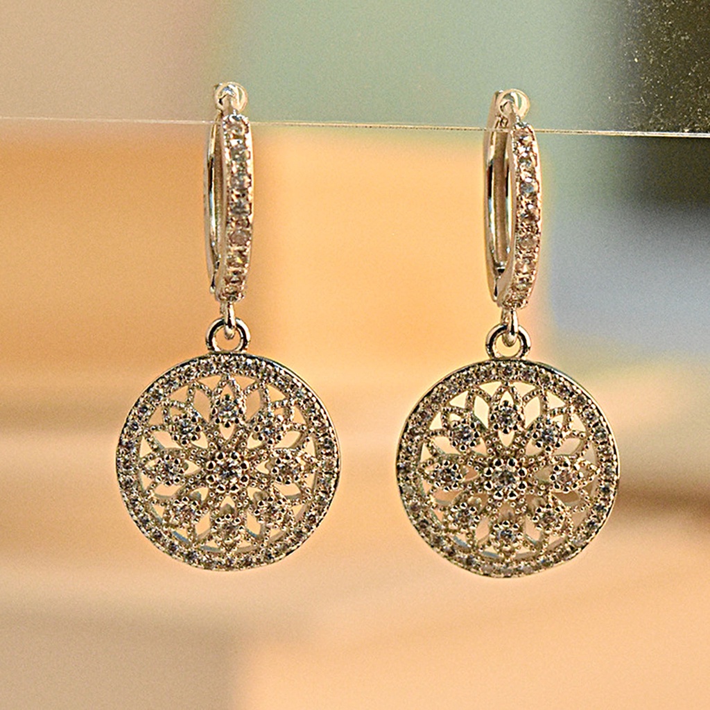 Hu Hu Hu Hu Hu Alat Bantu Pasang Kacamata♡ 1 Pasang Anting Hoop Bentuk Dream Catcher Model Hollow Out Untuk Wanita