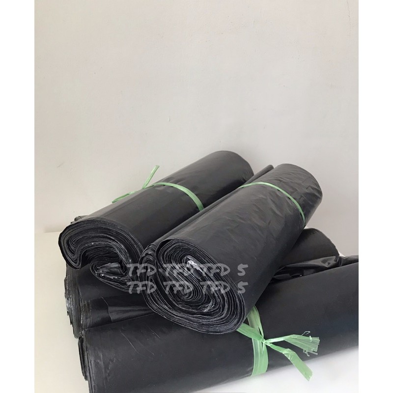 

Plastik Polymailer Hitam 38 x 52 cm / Amplop Plastik Bungkus Onlineshop dengan Perekat