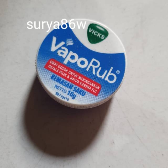 vicks vaporub kemasan saku obat  gosok untuk  meringankan 