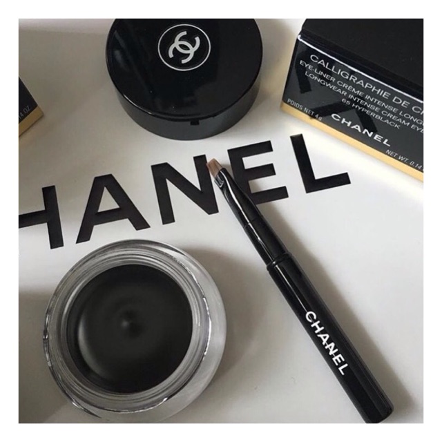 

Calligraphie de chanel
