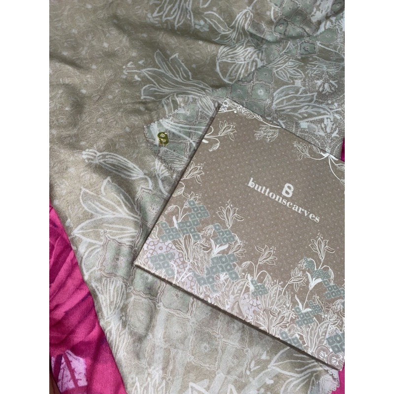buttonscarves maharani khaki preloved